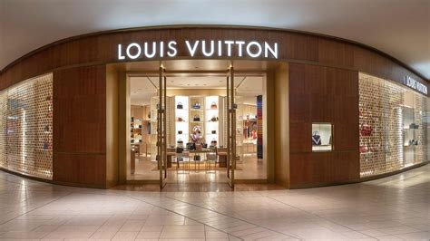 Louis Vuitton chinook centre